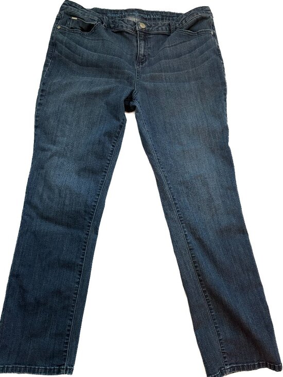 Simply Vera Vera Wang Denim - Simply Vera Vera Wang Dark Wash Roll Cuff Jeans | Designer Denim | Size 16
